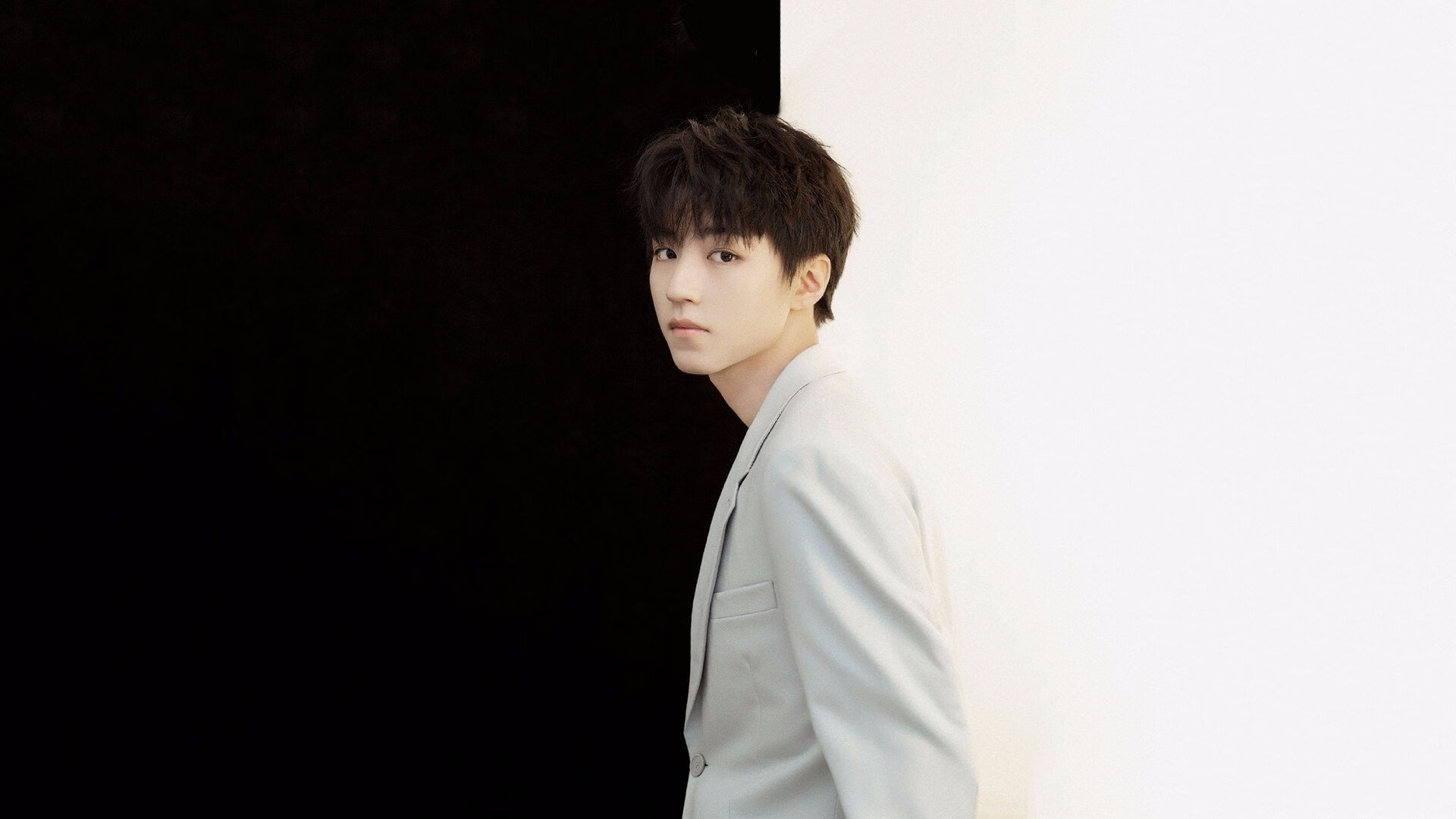 开云体育官网下载-丁俊晖直播讲解母球控制技术要领,丁俊晖母亲是哪里人